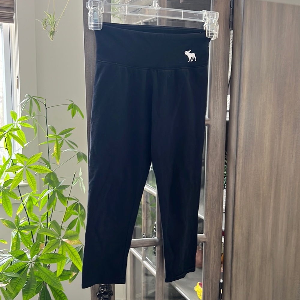 Abercrombie kids black cropped legging